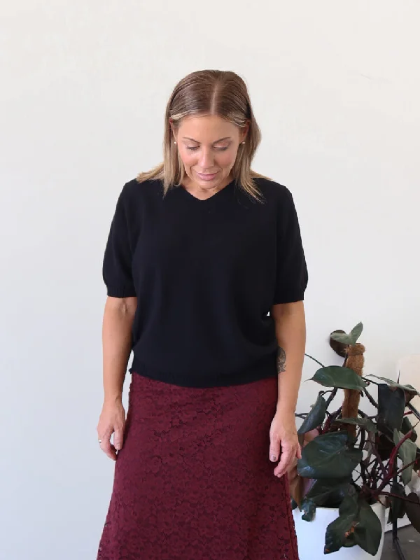 Fashion-forward women’s clothing on a budget   Mollie Top - Black