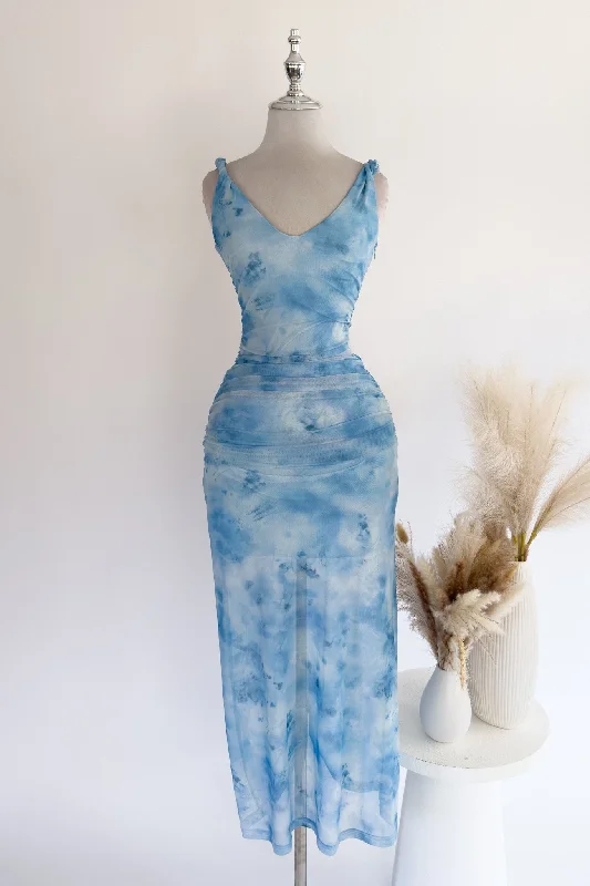 Stylish women’s clothing designed for comfort   Yulia Floral Midi Dress - Blue