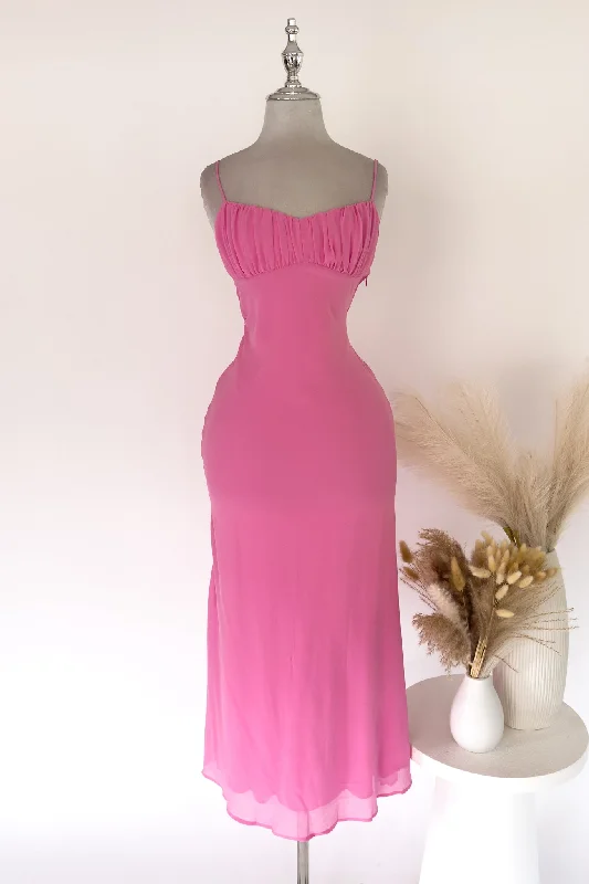 Fashionable clothing to fit every body type   Noah Midi Dress - Pink