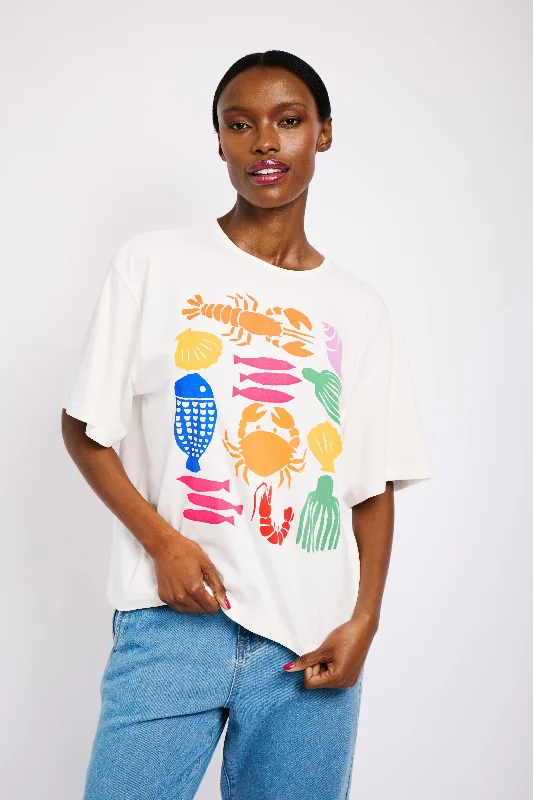 Stylish and comfortable outfits for women   The Statement Tee with Al Fresco Print