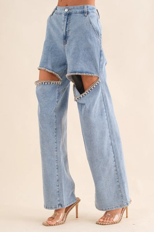 Bold and sophisticated looks for every woman Hot Girl Washed Denim Front Cut Rhinestone Wide Leg Jeans Bold and sophisticated looks for every woman Hot Girl Washed Denim Front Cut Rhinestone Wide Leg Jeans